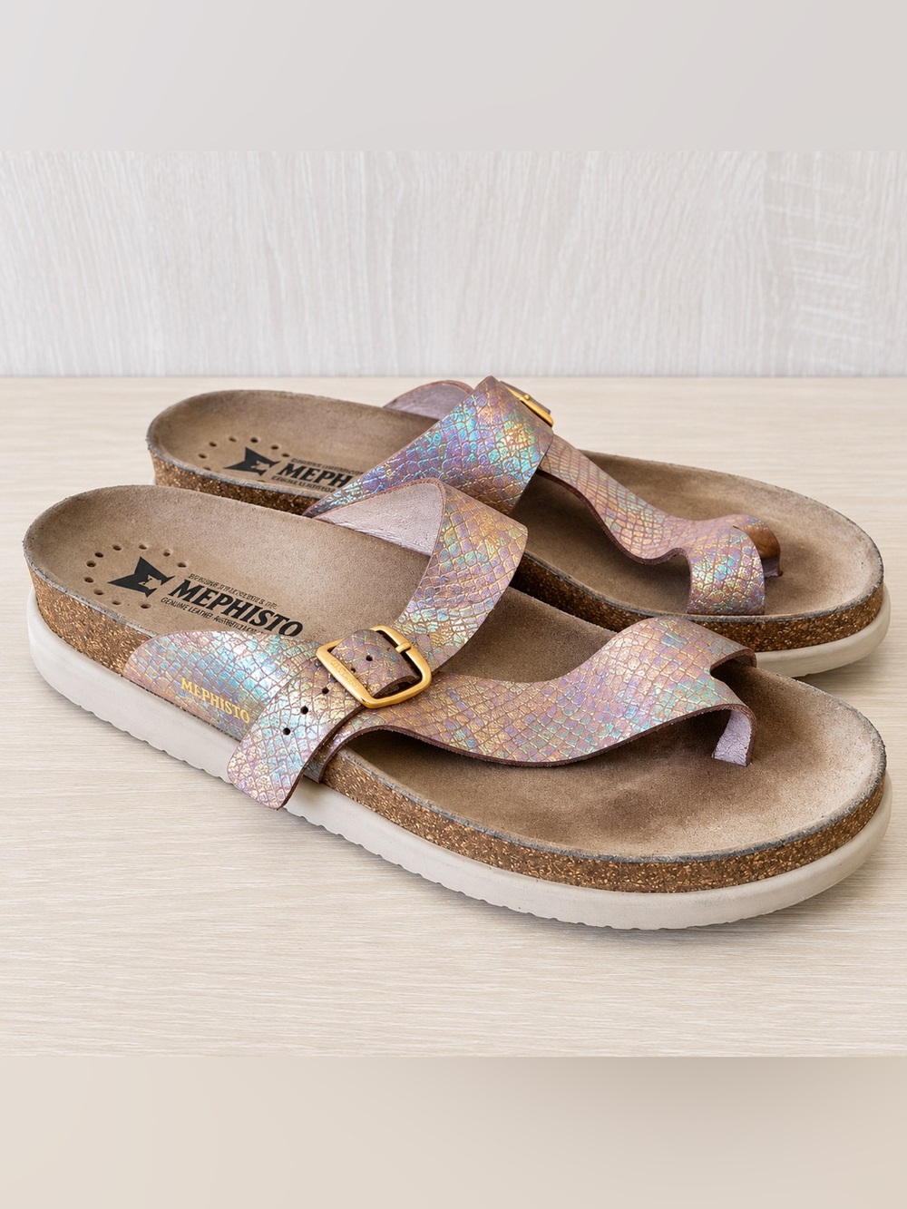 Mephisto Women’s Iridescent Leather Toe Loop Sandals Size EU 42 Metallic Comfort